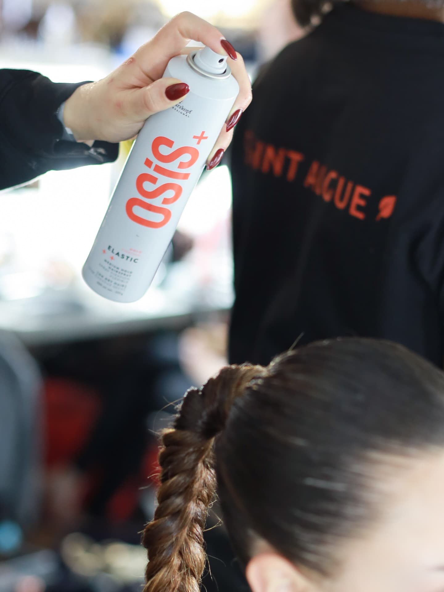 Notre équipe de coiffeurs , partenaire officiel coiffure @missfranceoff depuis 1989, s'occupe des chevelures des candidates ce soir pour l'élection Miss France 2026 diffusée sur @tf1 👑 

Pour quelle candidate allez-vous voter ? 🤩