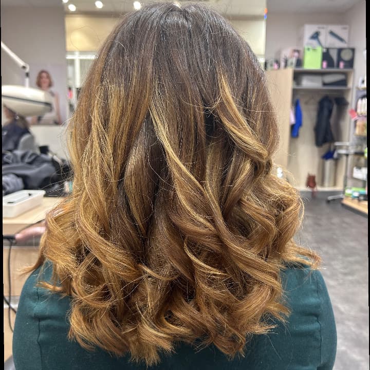 Balayage bouclés au lisseur GHD